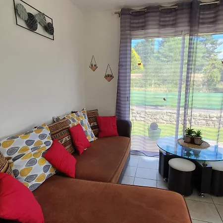 Locmousteru Holiday home *