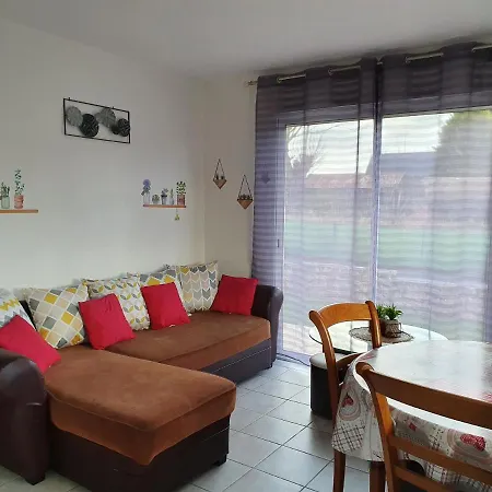 Locmousteru Holiday home *