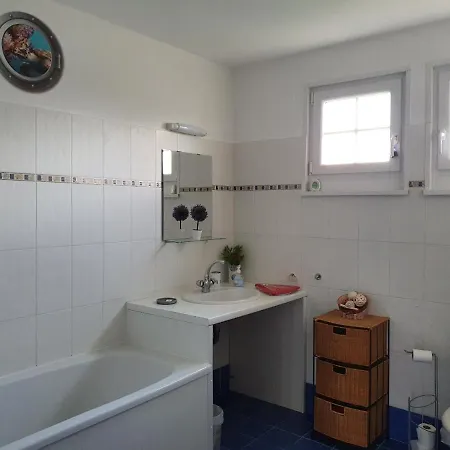 Holiday home Locmousteru Mousteru