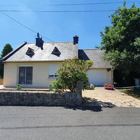 Locmousteru Holiday home Mousteru