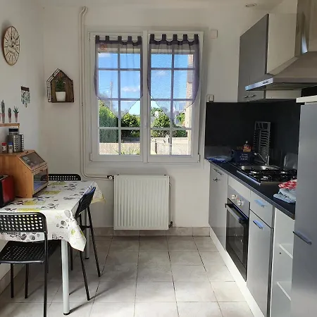 Holiday home Locmousteru *