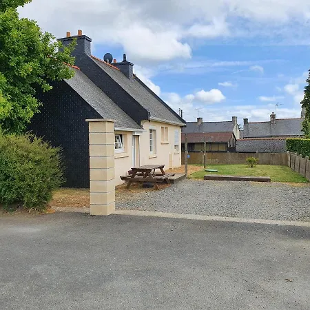 Locmousteru Holiday home Mousteru