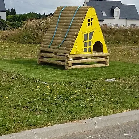 Holiday home Locmousteru *